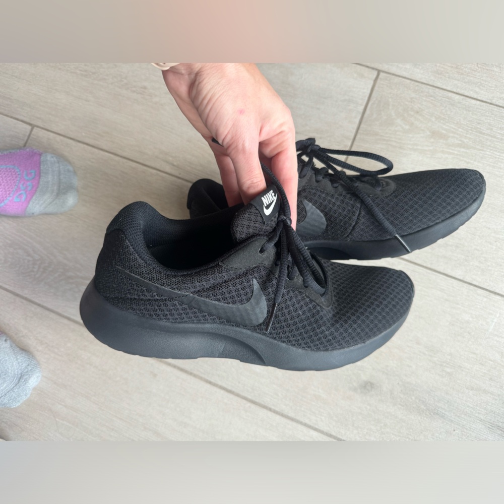 Black Nike women’s size 8.5